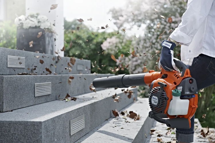Husqvarna 125BVx benzines lombfúvó